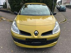 Gelb Gebraucht 2006 Renault Clio II Campus Limousine | 2.900 € (Teuer)