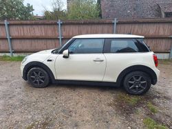 Weiß Gebraucht 2017 Mini Cooper D Kleinwagen | 12.000 € (Fairer Preis)