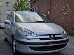 Grau Gebraucht 2005 Peugeot 807 Van / Kleinbus | 2.250 €