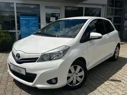 Weiß Gebraucht 2012 Toyota Yaris Kleinwagen | 5.490 € (Fairer Preis)