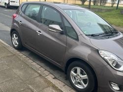 Braun Gebraucht 2011 Hyundai ix20 Edition Kleinwagen | 6.200 € (Etwas zu teuer)