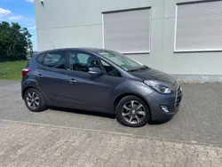 Grau Gebraucht 2017 Hyundai ix20 Passion Van / Kleinbus | 14.150 € (Fairer Preis)