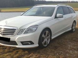 Weiß Gebraucht 2010 Mercedes E350 Avantgarde Kombi | 17.500 €