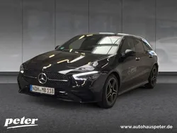 Metalliclack kosmosschwarz Gebraucht 2025 Mercedes CLA200 Shooting Brake AMG Kombi | 44.810 €