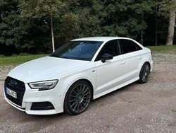 Weiß Gebraucht 2018 Audi A3 Design Limousine | 23.200 €
