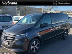 Grau Gebraucht 2024 Mercedes Vito Van / Kleinbus | 54.607 €