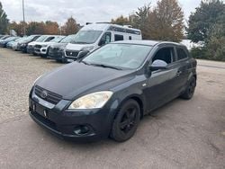 Grau Gebraucht 2009 Kia Ceed Kleinwagen | 1.900 € (Guter Preis)