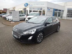 Schwarz Gebraucht 2018 Ford Focus Cool & Connect Limousine | 17.490 €