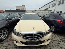 Gelb Gebraucht 2014 Mercedes E220 Limousine | 4.900 €