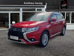 Rot Gebraucht 2020 Mitsubishi Outlander P-HEV Basis SUV | 19.980 € (Guter Preis)