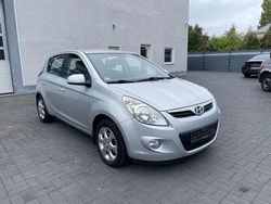 Silber Gebraucht 2012 Hyundai i20 Limousine | 3.690 € (Etwas zu teuer)