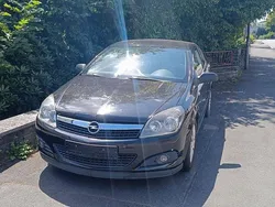 Schwarz Gebraucht 2008 Opel Astra GTC Limousine | 1.700 € (Fairer Preis)