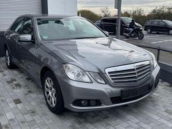 Grau Gebraucht 2009 Mercedes E200 Limousine | 7.450 € (Fairer Preis)