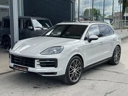 Grau Gebraucht 2023 Porsche Cayenne SUV | 91.990 € (Superpreis)