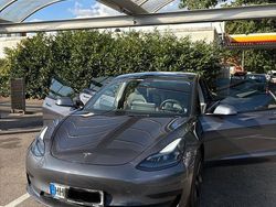 Grau Gebraucht 2021 Tesla Model 3 RWD Limousine | 24.400 € (Fairer Preis)