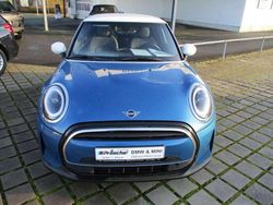 Island blue metallic Gebraucht 2021 Mini Cooper Classic Kleinwagen | 22.350 € (Fairer Preis)