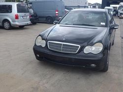 Schwarz Gebraucht 2003 Mercedes C200 Limousine | 3.000 € (Etwas zu teuer)