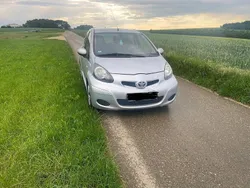 Silber Gebraucht 2009 Toyota Aygo Kleinwagen | 1.900 € (Fairer Preis)