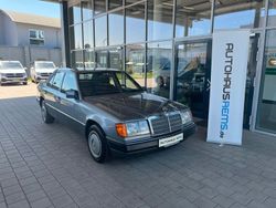 Perlmuttgrau metallic Gebraucht 1992 Mercedes E200 Limousine | 10.000 €