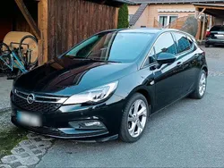 Schwarz Gebraucht 2016 Opel Astra Limousine | 11.500 € (Fairer Preis)