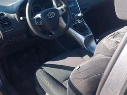 Grau Gebraucht 2011 Toyota Auris Limousine | 5.300 € (Guter Preis)