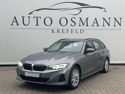 Grau Gebraucht 2023 BMW 320 Kombi | 30.750 € (Guter Preis)