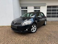 Blau Gebraucht 2012 Toyota Auris Executive Limousine | 7.480 € (Etwas zu teuer)