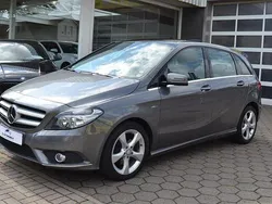 Grau Gebraucht 2012 Mercedes B200 Van / Kleinbus | 13.495 € (Fairer Preis)