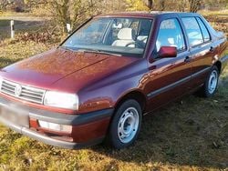 Rot Gebraucht 1992 VW Vento Limousine | 3.550 €