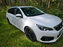 Weiß Gebraucht 2021 Peugeot 308 Kombi | 9.850 €