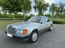 Silber Gebraucht 1989 Mercedes E300 Limousine | 17.000 €