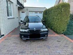 Schwarz Gebraucht 2002 BMW 320 Kombi | 6.300 €