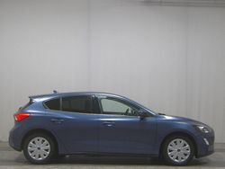 Blau Gebraucht 2020 Ford Focus Cool & Connect Limousine | 11.280 € (Superpreis)