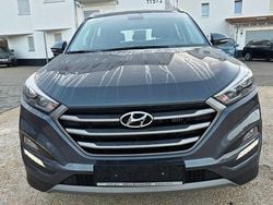 Grau Gebraucht 2018 Hyundai Tucson SUV | 17.500 € (Fairer Preis)