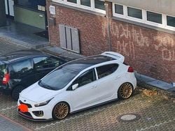 Weiß Gebraucht 2016 Kia Ceed GT Limousine | 10.200 €