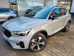 Grau Gebraucht 2024 Volvo XC40 Plus SUV | 38.888 € (Fairer Preis)