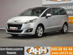 Grau Gebraucht 2015 Peugeot 5008 Allure Van / Kleinbus | 13.990 €