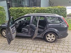Grau Gebraucht 2010 Ford Focus Style Kombi | 2.800 € (Fairer Preis)