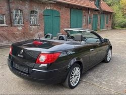 Schwarz Gebraucht 2004 Renault Mégane Cabriolet Cabrio | 1.250 € (Etwas zu teuer)