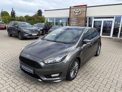 Grau Gebraucht 2017 Ford Focus ST-Line Limousine | 11.950 € (Etwas zu teuer)