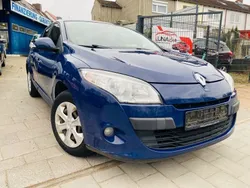 Blau Gebraucht 2010 Renault Mégane III Expression Limousine | 2.750 € (Guter Preis)
