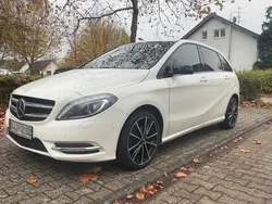 Weiß Gebraucht 2013 Mercedes B180 Night Van / Kleinbus | 10.500 € (Guter Preis)