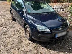 Blau Gebraucht 2007 Ford Focus Limousine | 900 € (Etwas zu teuer)