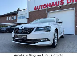 Weiß Gebraucht 2019 Skoda Superb Style Kombi | 10.950 €