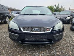 Violet Gebraucht 2005 Ford Focus Ambiente Limousine | 1.900 € (Etwas zu teuer)