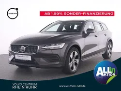 Grau platinum grey / metallic Gebraucht 2023 Volvo V60 CC Plus Kombi | 38.450 € (Fairer Preis)