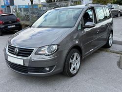 Grau Gebraucht 2010 VW Touran Freestyle Van / Kleinbus | 6.500 € (Fairer Preis)