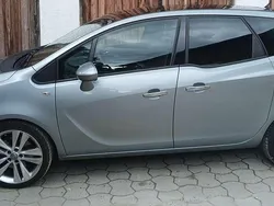 Grau Gebraucht 2012 Opel Meriva Edition Van / Kleinbus | 4.800 € (Fairer Preis)