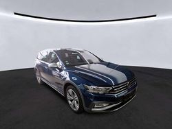 Aquamarinblau metallic (metallic) Gebraucht 2022 VW Passat Alltrack Kombi | 28.700 € (Fairer Preis)