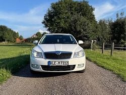 Weiß Gebraucht 2011 Skoda Octavia Kombi | 3.800 €